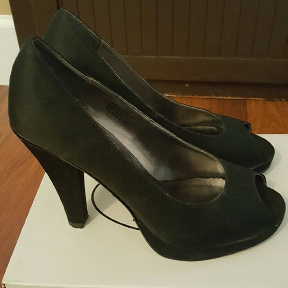 Shoes - Picture 1 of 2