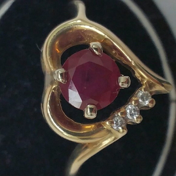 Vintage 14k gold genuine ruby& diamonds ring