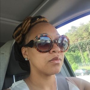 Meet your Posher, Aisha
