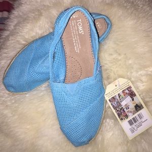 Turquoise Toms NWT Size 6.5