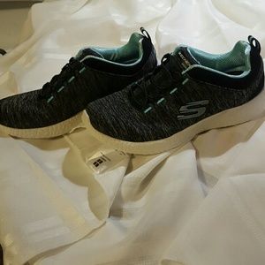 Sketchers BURST.  air cooled memory foam