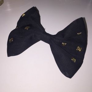 Super cute bow clip with gold studs!