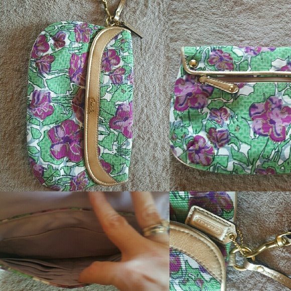Coach floral wrislet