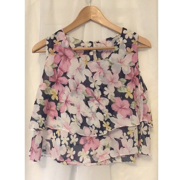 Tops - Flower Crop Top🌼
