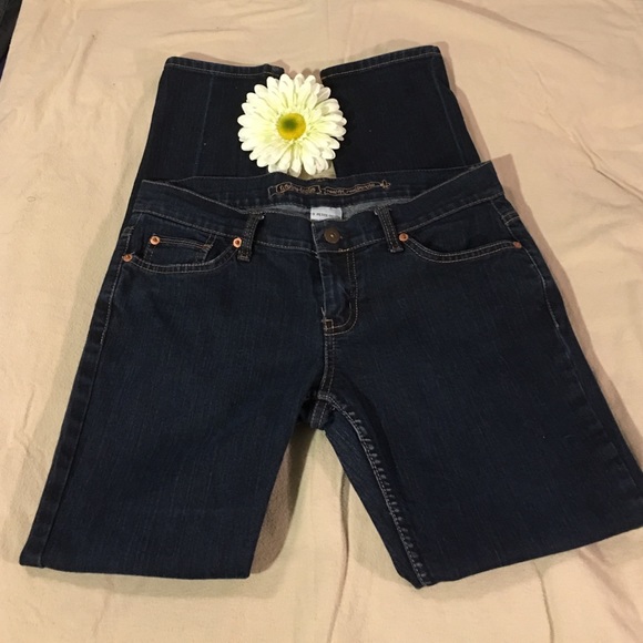 Medium Dark Wash Straight Leg Jeans Size 9 Petite.