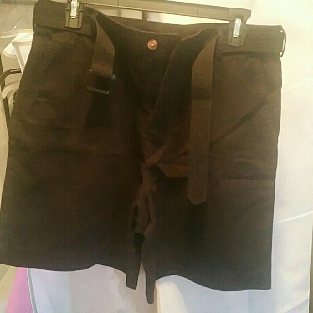 Black shorts with belt