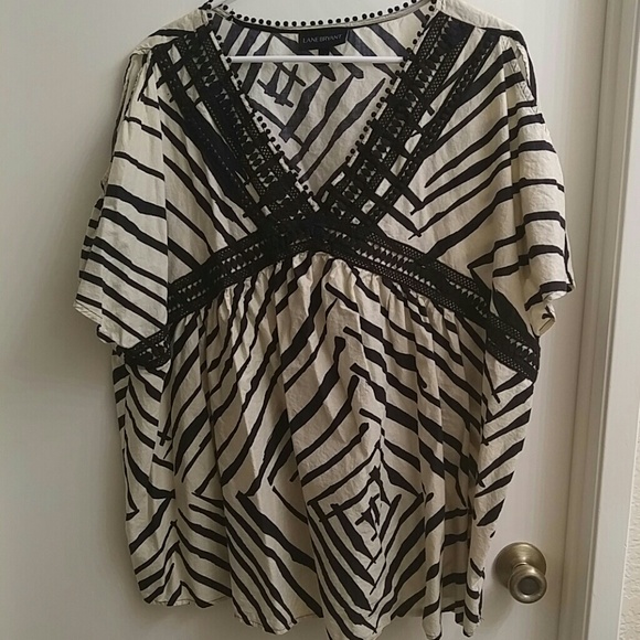 👚Lane Bryant Cold Shoulder Tribal Print Top 14/16