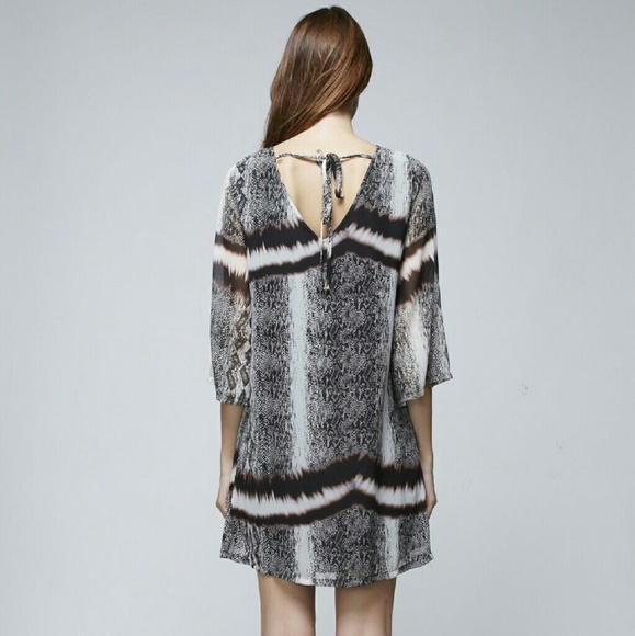 PRINT QUARTER SLEEVE DRESS - Picture 2 of 4