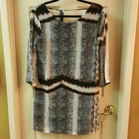 PRINT QUARTER SLEEVE DRESS - Picture 3 of 4