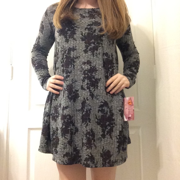 Dresses & Skirts - HOST PICK 1/6!! NWT Long sleeve tee shirt dress