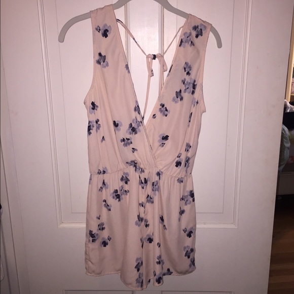 NWT Illa Illa Peach Print Flower V Romper M Pink - Picture 1 of 4