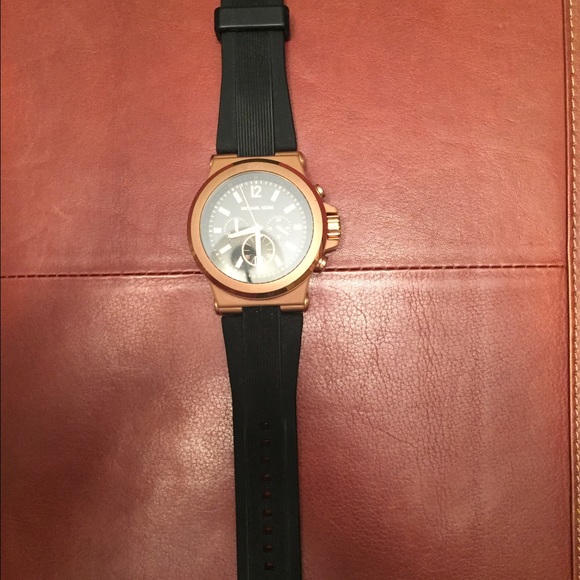 Michael Kors Rose Gold Watch - Picture 2 of 4