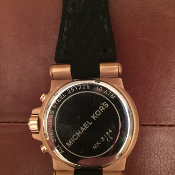 Michael Kors Rose Gold Watch - Picture 3 of 4
