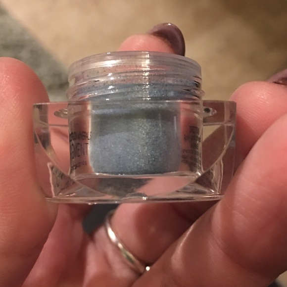 Younique Mineral Pigment in Playful