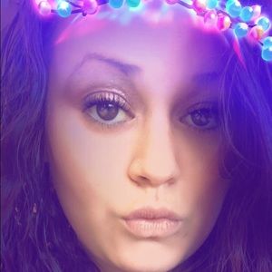 Meet your Posher, Caitlin