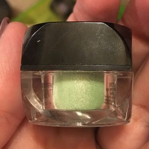 Younique Mineral Pigment in Empowered