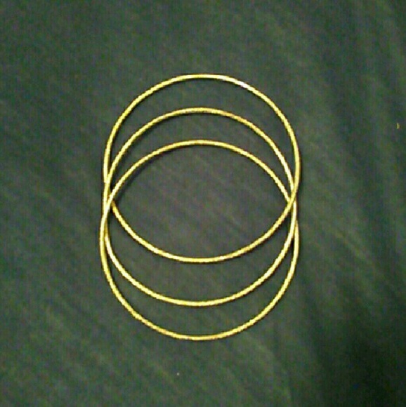 ($1) Silver Bangle Bundle - Picture 2 of 4