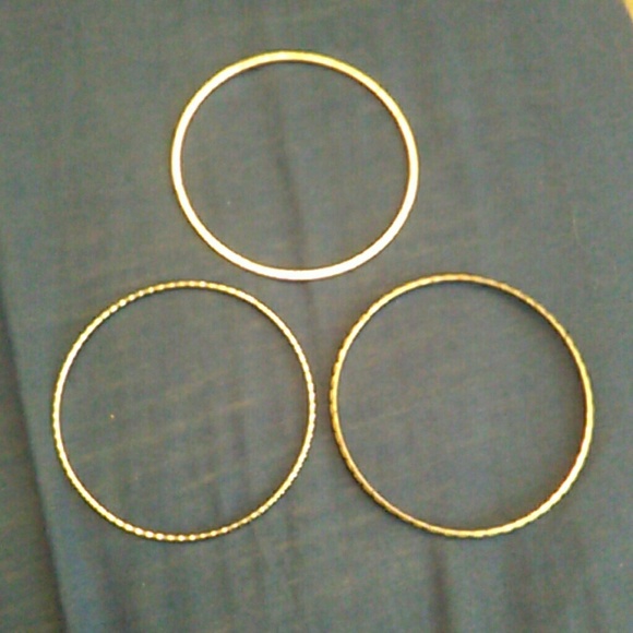 ($1) Silver Bangle Bundle - Picture 3 of 4