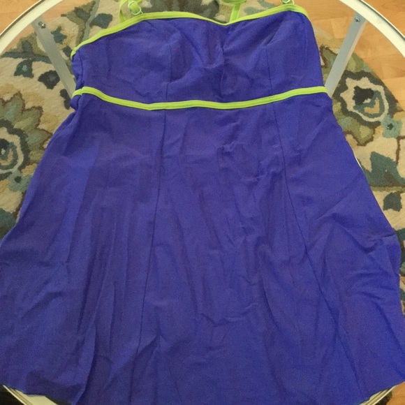 $4.  Duo Maternity Swim Top