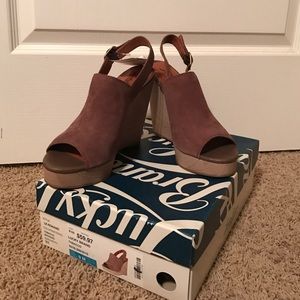 Brand New Lucky Brand Suede Wedges