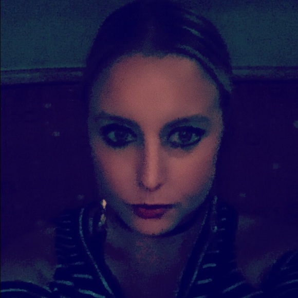 Meet your Posher, Bree - Picture 1 of 1