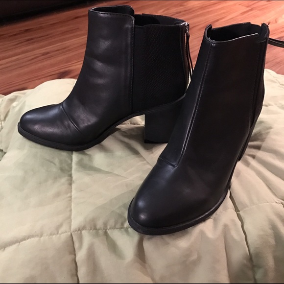 H&M Shoes - *NEW* H&M Wide Heeled Ankle Boot Sz 9.5