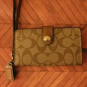 Coach wristlet [final price]