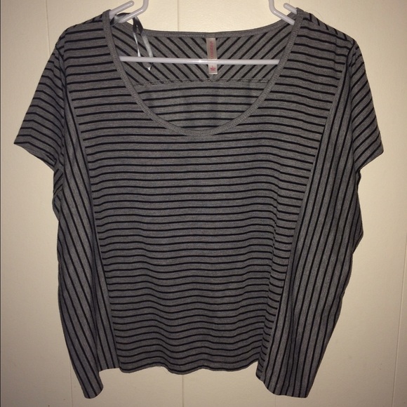 💙Black and Grey crop top💙