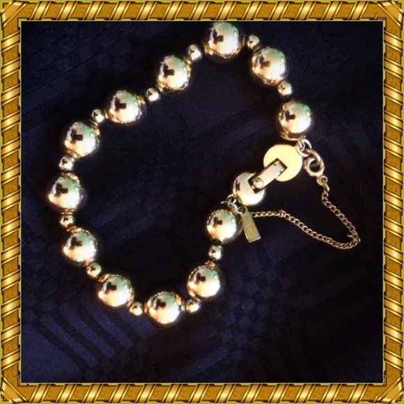 Monet Jewelry - VINTAGE Gold Tone Monet / Bead Bracelet / 8"