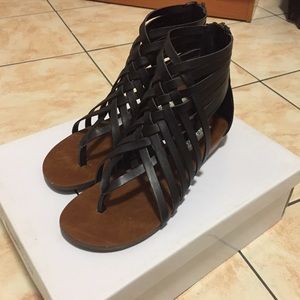 Steve Madden "Krosby" Black Sandals sz 6.5