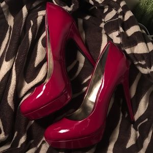 G by guess red heels / pumps / stilettos