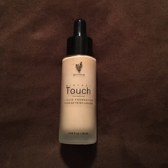 Younique Mineral Touch Liquid Foundation