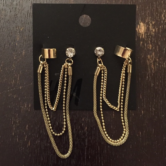 NWT ear cuff earring with rhinestone detail