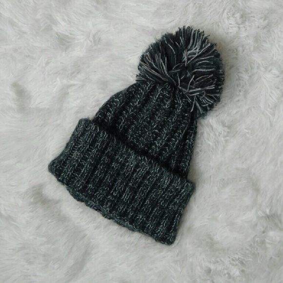 Winter pom beanie - Picture 1 of 1