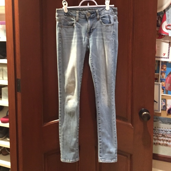 Light wash American eagle jeans