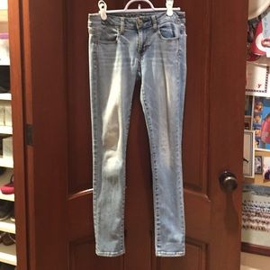 Light wash American eagle jeans