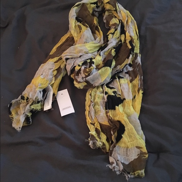 Loft Scarf - Picture 4 of 4