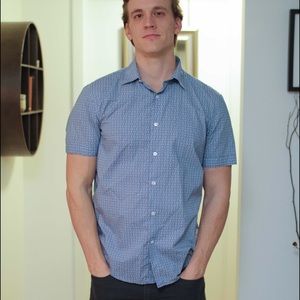 Perry Ellis Men's Short Sleeve Button Down Shirt.