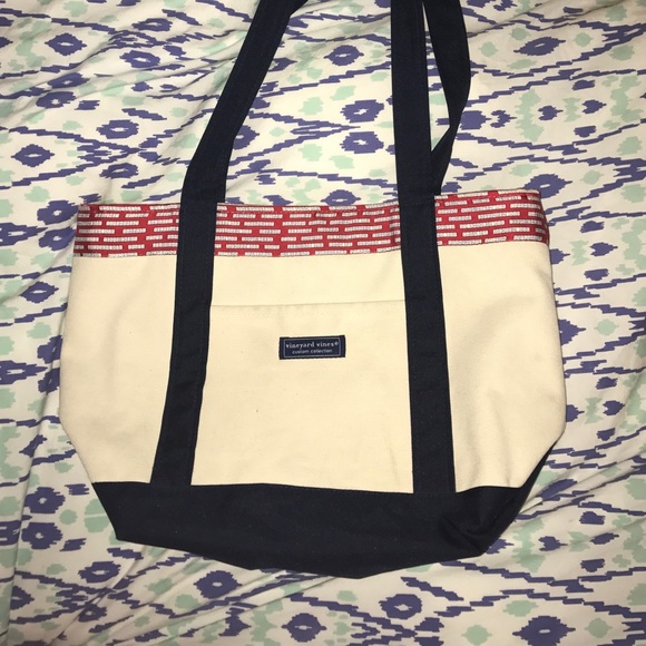 Vineyard Vines Purse - Picture 1 of 2