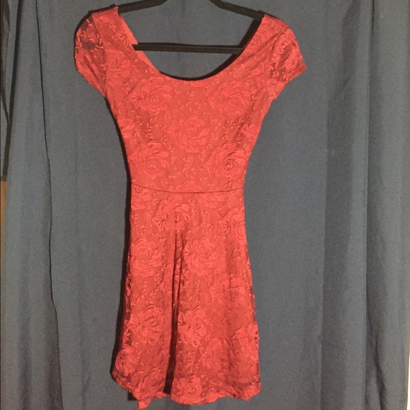 Gorgeous red lace semi-formal dress - Picture 1 of 3
