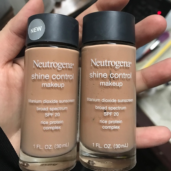 Other - 2 Neutrogena Soft Beige Shine Control Foundation