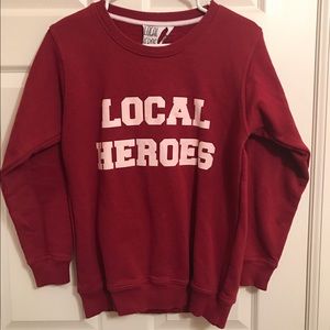 Maroon crew neck sweater.