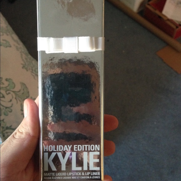 Kylie cosmetics merry lip kit