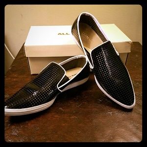 all black shoe brand