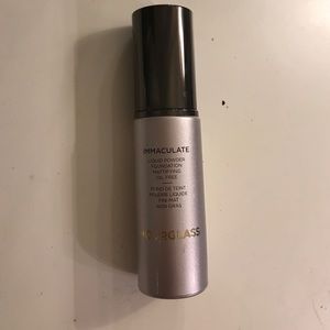 Hourglass Immaculate foundation in shade Golden