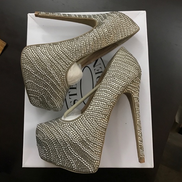 NEW Steve Madden Rhinestone Crystal Dyvinal Pump - Picture 5 of 5