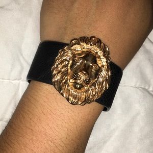 ‼️ Gently Used Gold Lion Cuff Bracelet ‼️