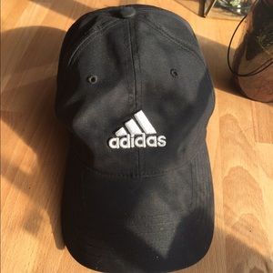 Adidas Mens Permormance Golf Hat Relaxed Fit.