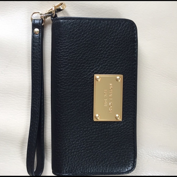 Michael Kors Handbags - Michael Kors Black Wristlet!