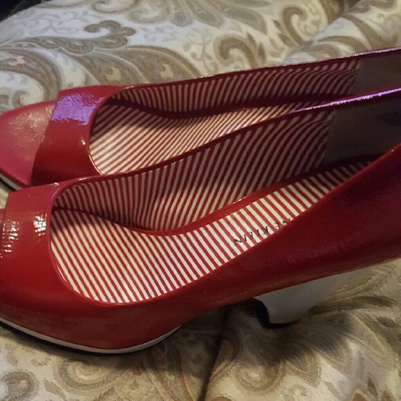 AK Red & White wedges